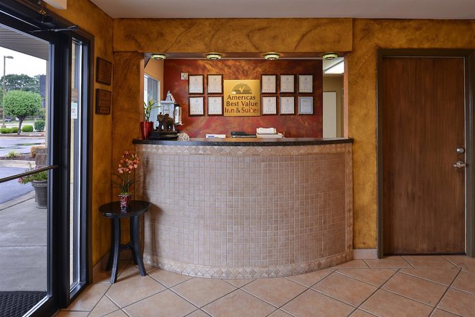 Imagen de los interiores del Hotel Americas Best Value Inn and Suites University Ave. Foto 18