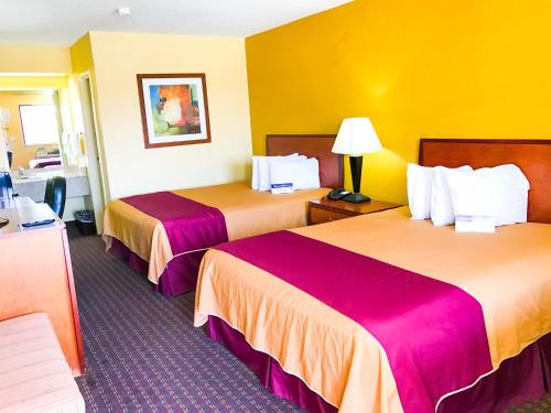 Imagen de la habitación del Hotel Americas Best Value Inn and Suites Yukon Oklahoma City. Foto 9
