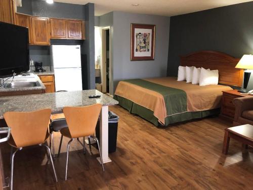 Imagen de la habitación del Hotel Americas Best Value Inn and Suites Yukon Oklahoma City. Foto 11
