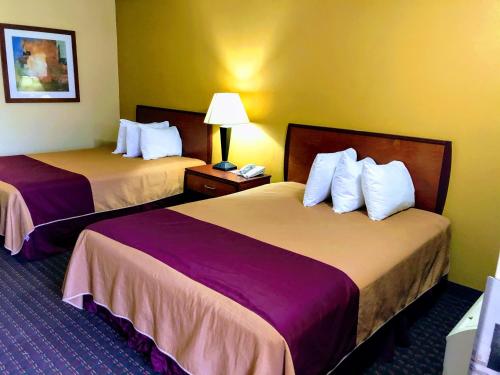 Imagen de la habitación del Hotel Americas Best Value Inn and Suites Yukon Oklahoma City. Foto 15