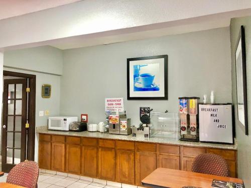 Imagen general del Hotel Americas Best Value Inn and Suites Yukon Oklahoma City. Foto 6