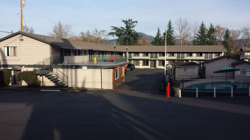 Imagen de los exteriores del Hotel Americas Best Value Inn-central Medford. Foto 6