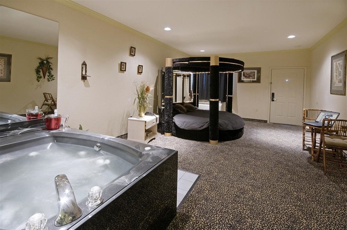 Imagen de la piscina del Hotel Americas Best Value Platinum Inn and Suites. Foto 9