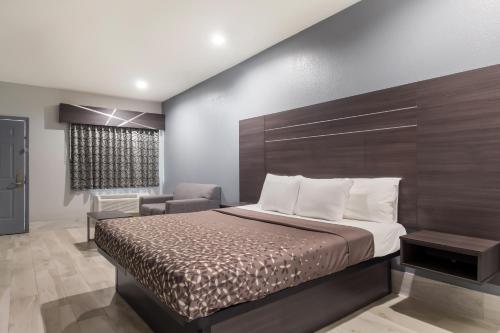 Imagen de la habitación del Hotel Americas Best Value Platinum Inn and Suites. Foto 16