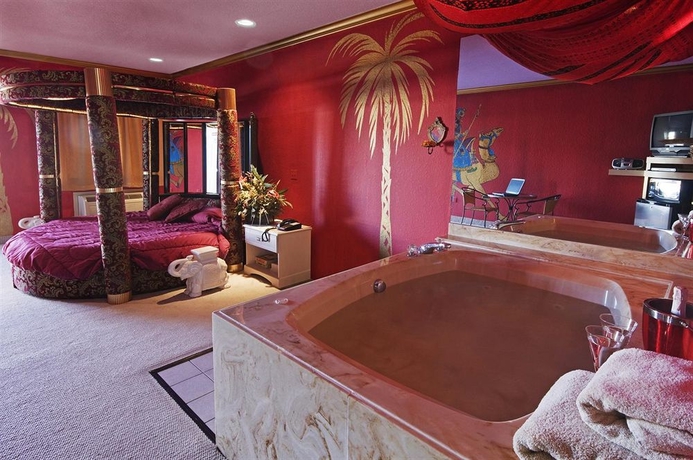 Imagen de la piscina del Hotel Americas Best Value Platinum Inn and Suites. Foto 11