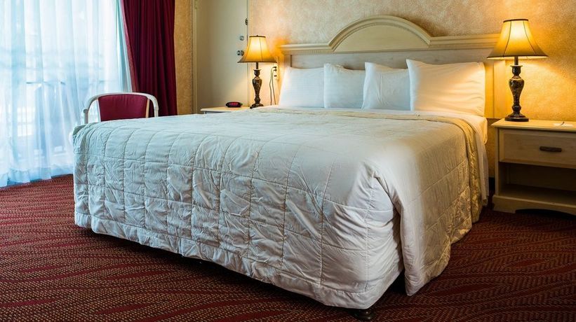 Imagen del bar/restaurante del Hotel Americas Best Value Presidents Inn On Munras. Foto 3