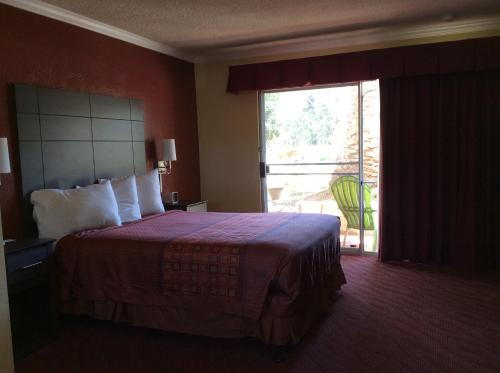 Imagen de la habitación del Hotel Americas Best Value Presidents Inn On Munras. Foto 16