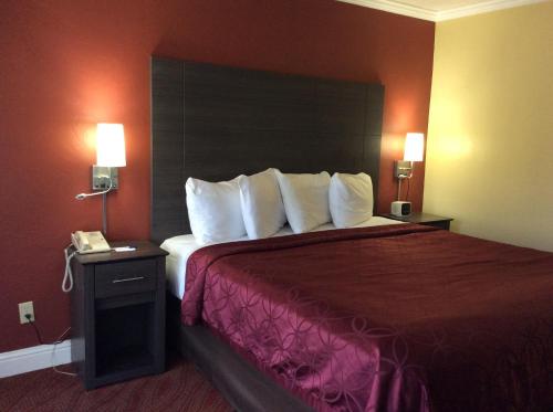 Imagen de la habitación del Hotel Americas Best Value Presidents Inn On Munras. Foto 17