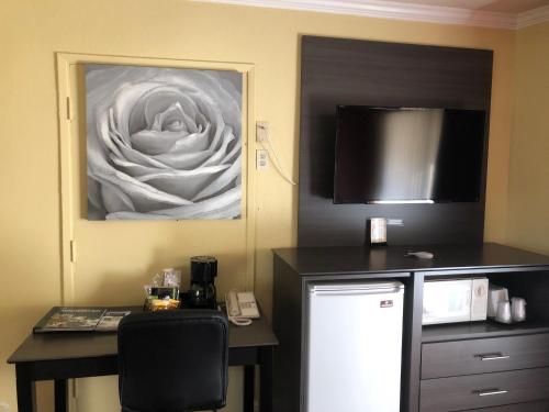 Imagen general del Hotel Americas Best Value Presidents Inn On Munras. Foto 5