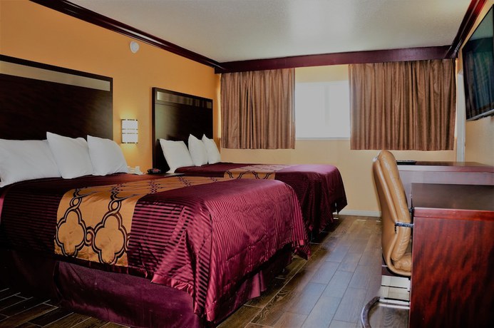 Imagen de la habitación del Hotel America's Deluxe Inn. Foto 5