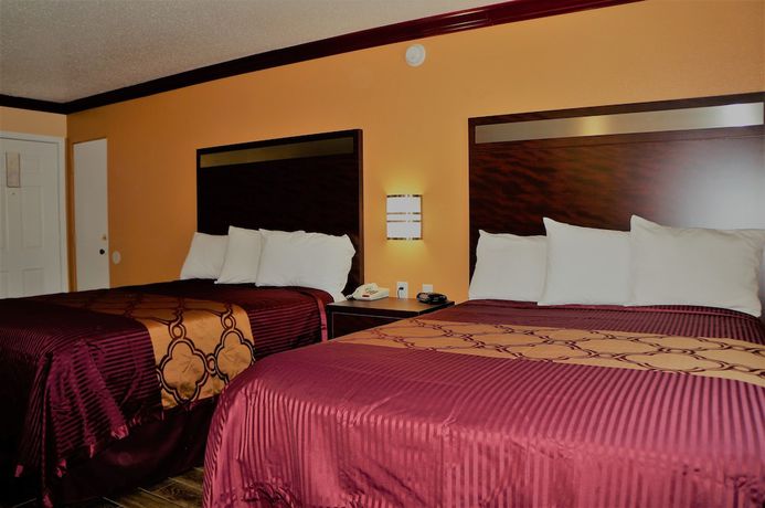 Imagen de la habitación del Hotel America's Deluxe Inn. Foto 11