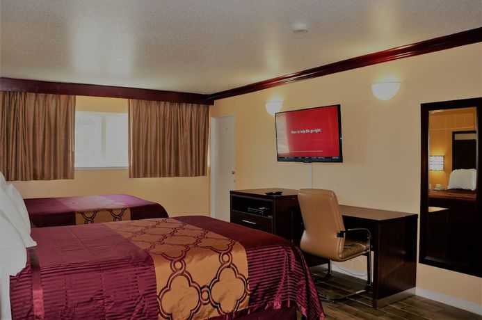 Imagen de la habitación del Hotel America's Deluxe Inn. Foto 12