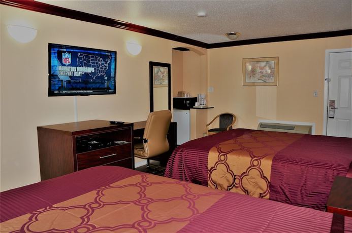 Imagen de la habitación del Hotel America's Deluxe Inn. Foto 13