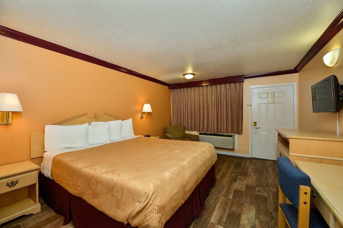Imagen de la habitación del Hotel America's Deluxe Inn. Foto 15