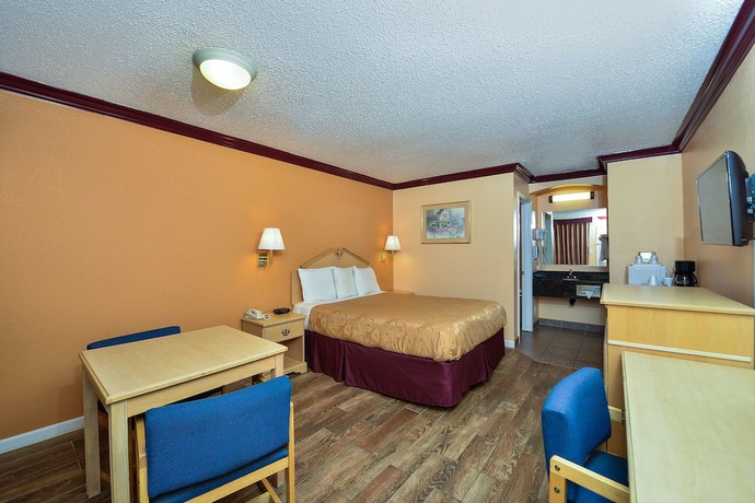 Imagen de la habitación del Hotel America's Deluxe Inn. Foto 17