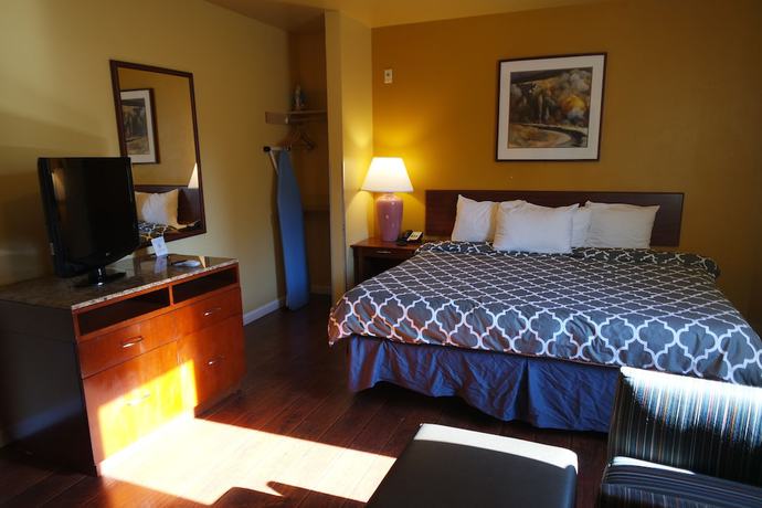 Imagen de la habitación del Hotel Americas Inn And Suite. Foto 15