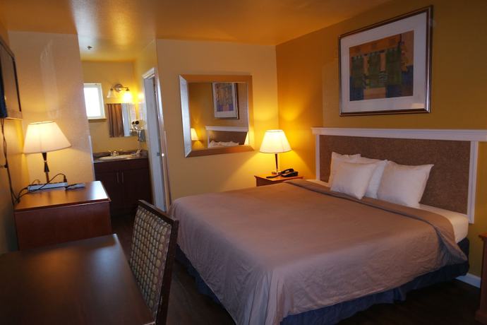 Imagen de la habitación del Hotel Americas Inn And Suite. Foto 18