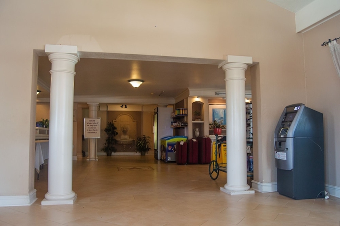 Imagen de los interiores del Hotel America's Inn - Houston. Foto 11