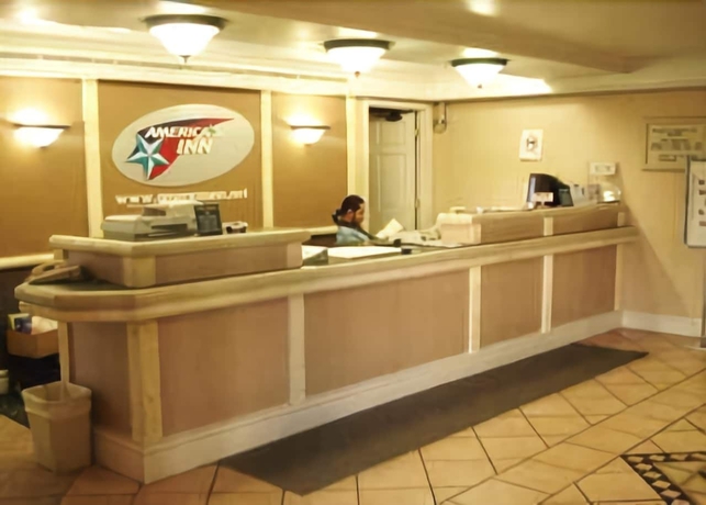 Imagen de los interiores del Hotel America's Inn Sugarland Stafford. Foto 6