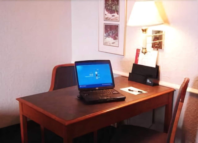 Imagen de los interiores del Hotel America's Inn Sugarland Stafford. Foto 12