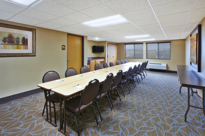 Imagen de los interiores del Hotel Americinn By Wyndham Bay City. Foto 16