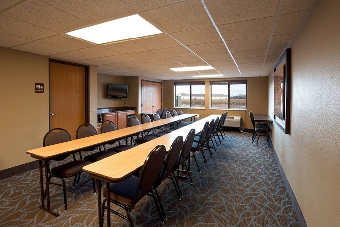 Imagen de los interiores del Hotel Americinn By Wyndham Bay City. Foto 17