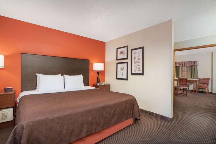 Imagen de la habitación del Hotel Americinn By Wyndham Coon Rapids. Foto 5