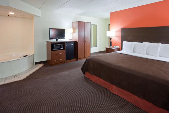 Imagen de la habitación del Hotel Americinn By Wyndham Coon Rapids. Foto 6