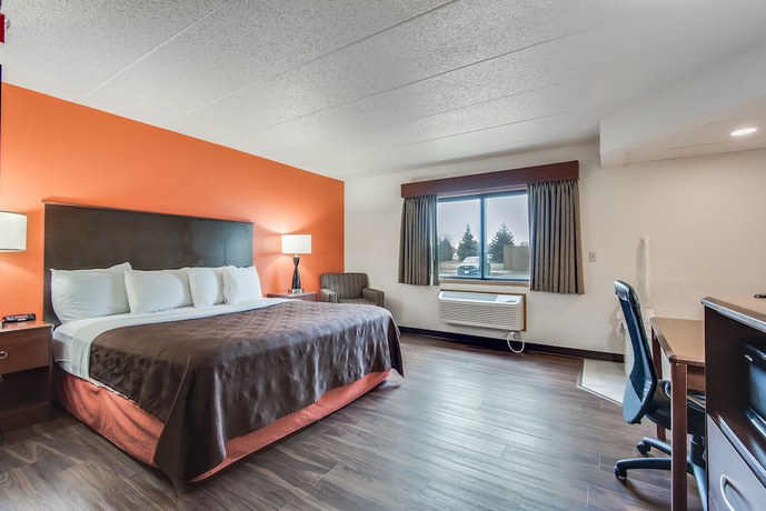 Imagen de la habitación del Hotel Americinn By Wyndham Coon Rapids. Foto 7