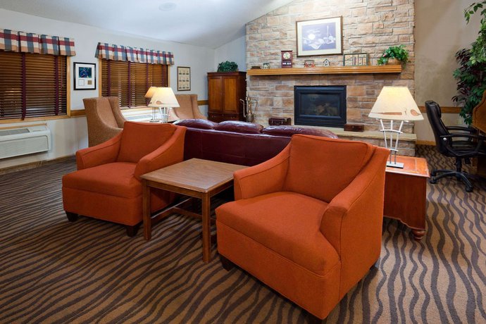 Imagen de los interiores del Hotel Americinn By Wyndham Coon Rapids. Foto 16
