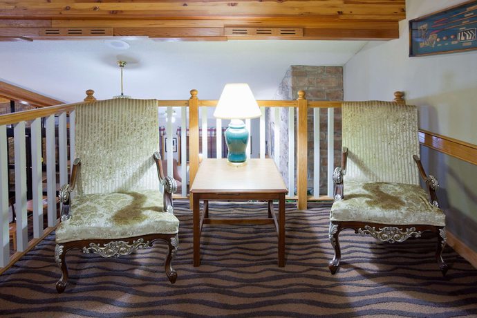 Imagen de los interiores del Hotel Americinn By Wyndham Coon Rapids. Foto 17