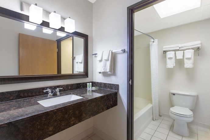 Imagen de la habitación del Hotel Americinn By Wyndham Eau Claire. Foto 8