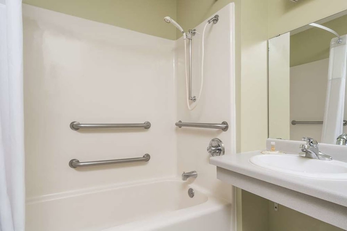 Imagen de la habitación del Hotel Americinn By Wyndham Eau Claire. Foto 13