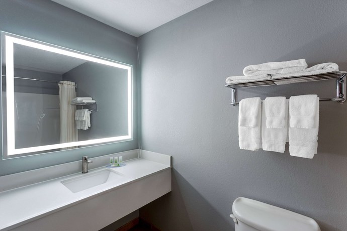 Imagen de la habitación del Hotel Americinn By Wyndham Fulton Clinton. Foto 2