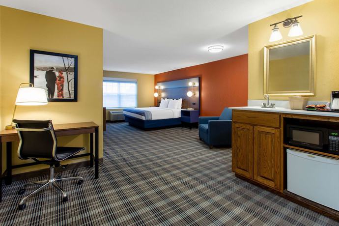 Imagen de la habitación del Hotel Americinn By Wyndham Fulton Clinton. Foto 5
