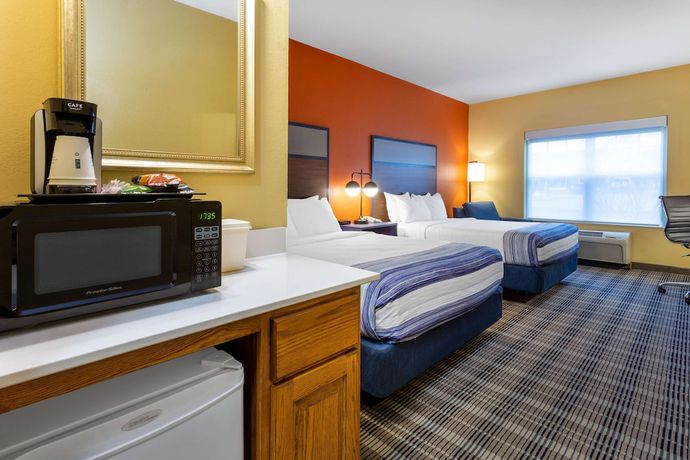 Imagen de la habitación del Hotel Americinn By Wyndham Fulton Clinton. Foto 13