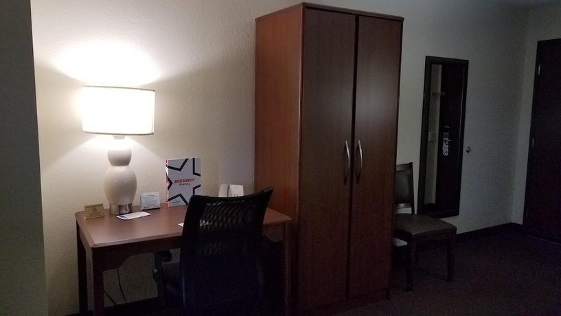 Imagen de la habitación del Hotel Americinn By Wyndham Grand Rapids. Foto 10