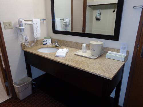 Imagen de la habitación del Hotel Americinn By Wyndham Johnston Des Moines. Foto 15