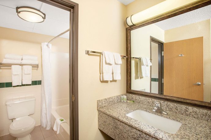 Imagen de la habitación del Hotel Americinn By Wyndham Kearney. Foto 5