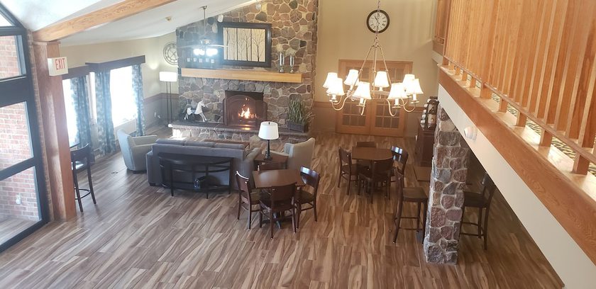 Imagen de los interiores del Hotel Americinn By Wyndham Kearney. Foto 16