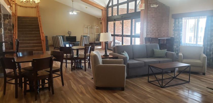 Imagen de los interiores del Hotel Americinn By Wyndham Kearney. Foto 17