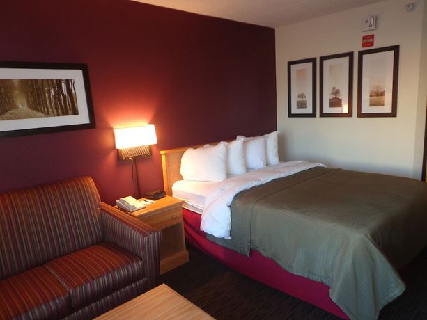 Imagen de la habitación del Hotel Americinn By Wyndham Kearney. Foto 12