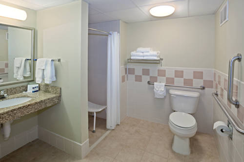 Imagen de la habitación del Hotel Americinn By Wyndham Lincoln South. Foto 16