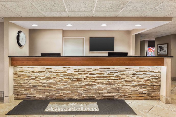 Imagen de los interiores del Hotel Americinn By Wyndham Madison West. Foto 16