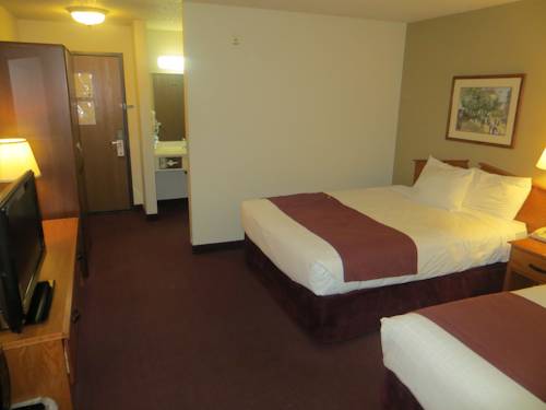 Imagen de la habitación del Hotel Americinn By Wyndham Manitowoc. Foto 5