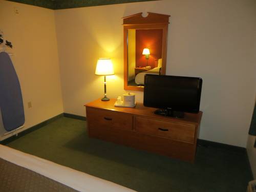 Imagen de la habitación del Hotel Americinn By Wyndham Manitowoc. Foto 6
