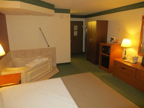 Imagen de la habitación del Hotel Americinn By Wyndham Manitowoc. Foto 7