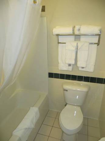 Imagen de la habitación del Hotel Americinn By Wyndham Manitowoc. Foto 8