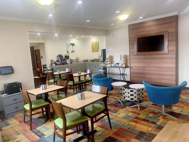 Imagen de los interiores del Hotel Americinn By Wyndham Minot. Foto 18