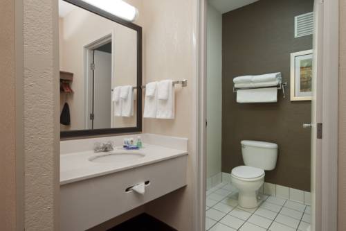 Imagen de la habitación del Hotel Americinn By Wyndham Minot. Foto 13